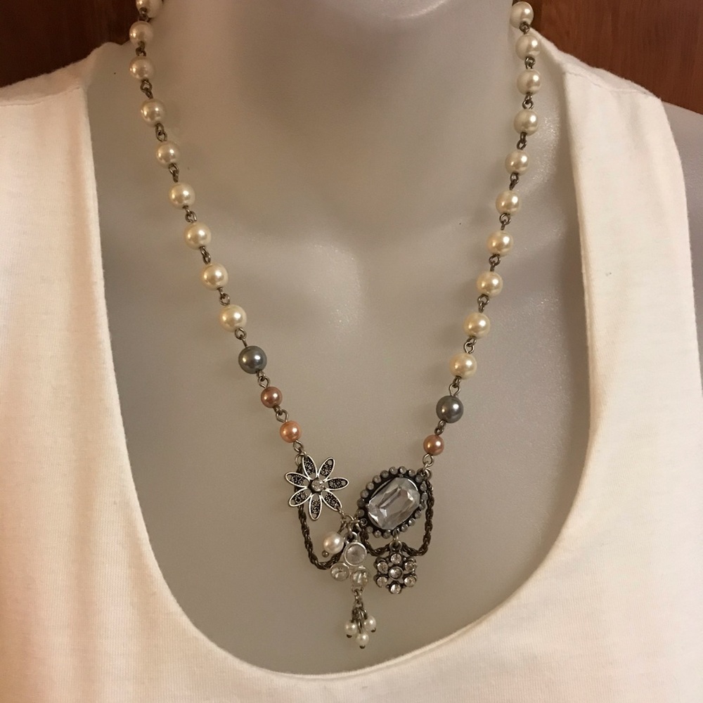 Unique & Interesting Necklace By Aer